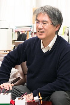木村教授介绍广岛大学的强势学科之一的物理学